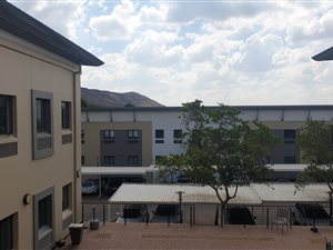 469 m² Office Space in Strubens Valley