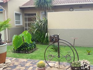 3 Bed Townhouse in Vanderbijlpark SW2