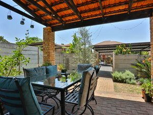 2 Bed Townhouse in Bromhof