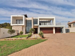5 Bed House in Hazeldean (Silverlakes Surroundings)