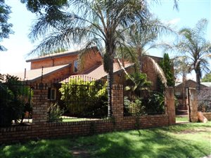 4 Bed House in Zwartkop