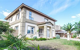 4 Bedroom House in Diaz Beach