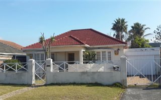 3 Bedroom House in Rondebosch East