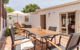 2 Bedroom Garden Cottage in Constantia