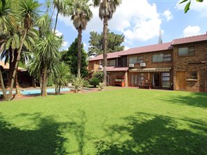5 Bed House in Lakefield