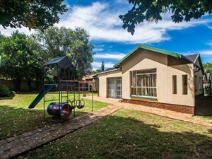 1 Bedroom Flat in Brackendowns
