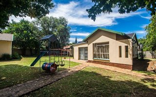1 Bedroom Flat in Brackendowns
