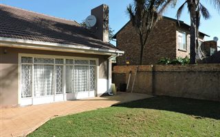 4 Bedroom House in Ontdekkers Park