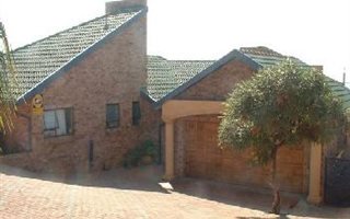 3 Bedroom Apartment in Safari Gardens