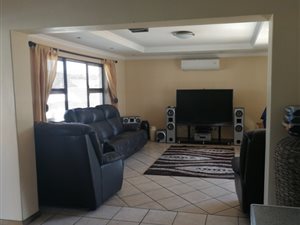 4 Bedroom House in Zeekoevlei