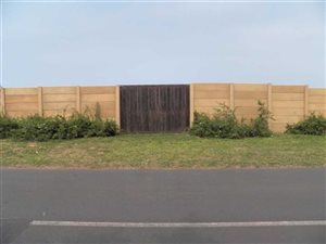 1100 m² Land available in Zinkwazi Beach