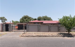 4 Bedroom Townhouse in Crown Gardens