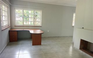 200 m² Commercial space in Constantia