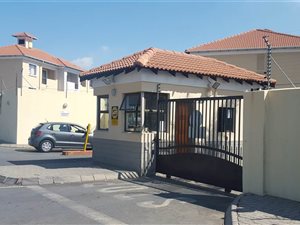 2 Bedroom Apartment in Halfway House