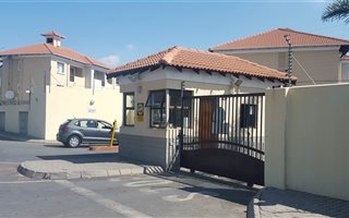 2 Bedroom Apartment in Halfway House