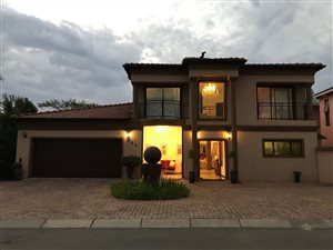 4 Bed House in Honeydew Manor