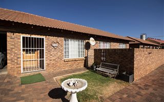 3 Bedroom Townhouse in Nigel Central