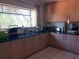 3 Bed House in Universitas