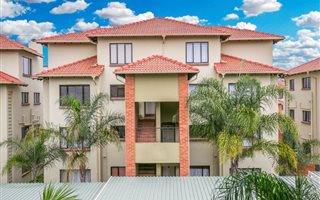 3 Bedroom Apartment in Sunninghill