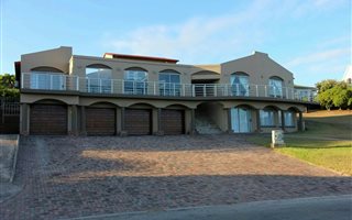 6 Bedroom House in Cape St Francis