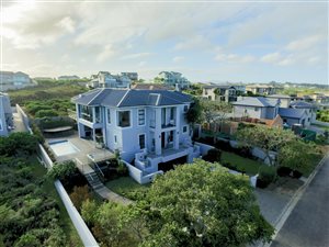 4 Bed House in Pezula Golf Estate