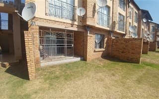 2 Bedroom Apartment in Karen Park