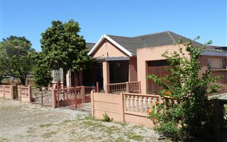 6 Bedroom House in Sarepta