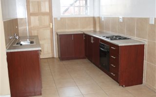 2 Bedroom Apartment in Troyeville