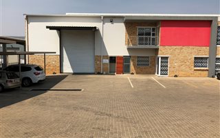 1600 m² Industrial space in Chloorkop