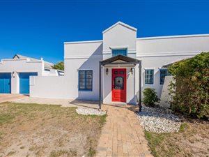 3 Bedroom House in Klein Nederburg
