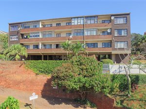 3 Bed Apartment in Illovo Beach