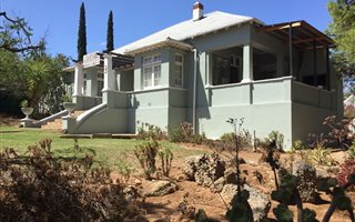11 Bedroom House in Oudtshoorn Central