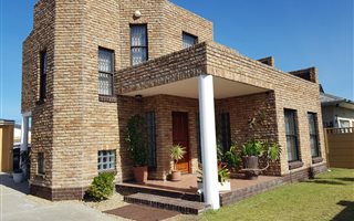 2 Bedroom House in Muizenberg
