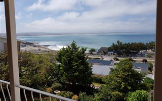 8 Bedroom House in Santos Bay