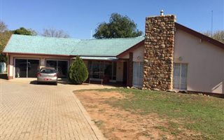 900 m² Office Space in Flamwood