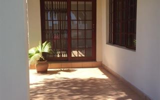 1 Bedroom Garden Cottage in Berario