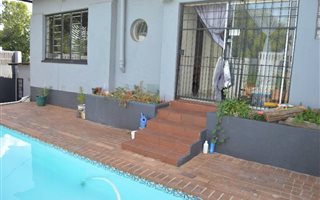 4 Bedroom House in Mayfair West