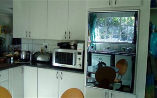 2 Bedroom Garden Cottage in Johannesburg North