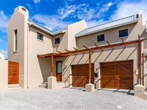 3 Bed House in Graanendal