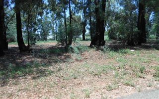 2200 m² Land available in Highbury