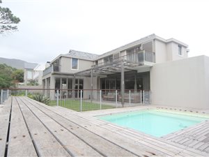 4 Bed House in Fernkloof Estate