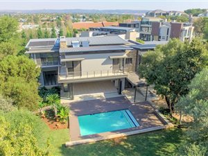 5 Bed House in Silver Lakes Golf Estate
