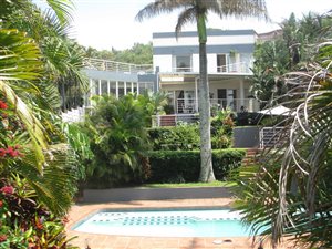 10 Bed House in Blythedale Beach