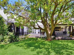 5 Bed House in Birdhaven