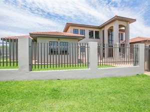 6 Bedroom House in Crescent Wood Country Estate
