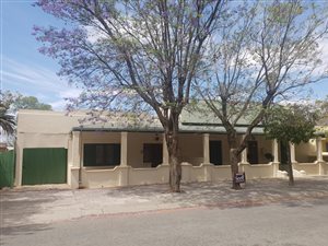 3 Bed House in Graaff Reinet