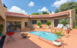 4 Bedroom House in Fourways Gardens