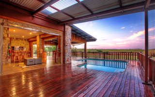 6 Bedroom House in Honingklip AH