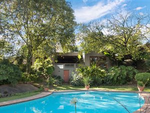 5 Bed House in Woodmead