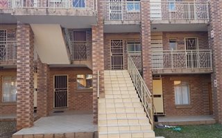 Bachelor apartment in Karen Park